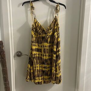 Alice + Olivia sz 10 Raquel Mini yellow/brown smocked back tie straps zip dress